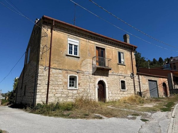 casa indipendente in vendita a Campobasso in zona Centro Città