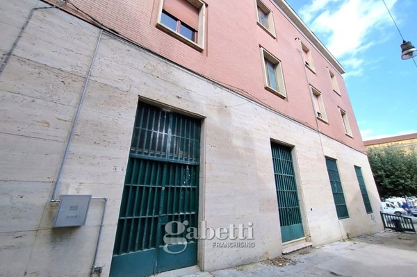 ufficio in vendita a Campobasso in zona Centro Città