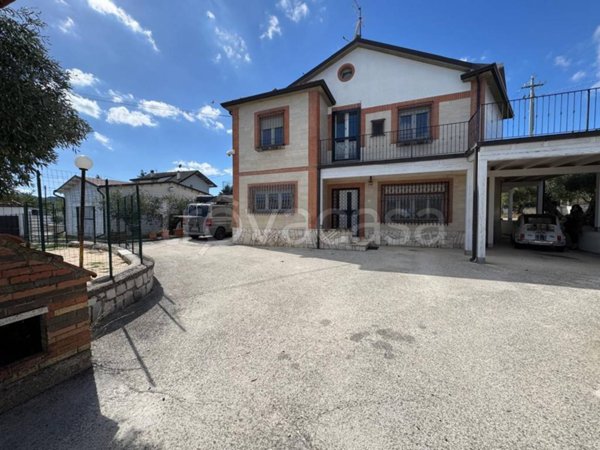 casa indipendente in vendita a Campobasso in zona Coste di Oratino