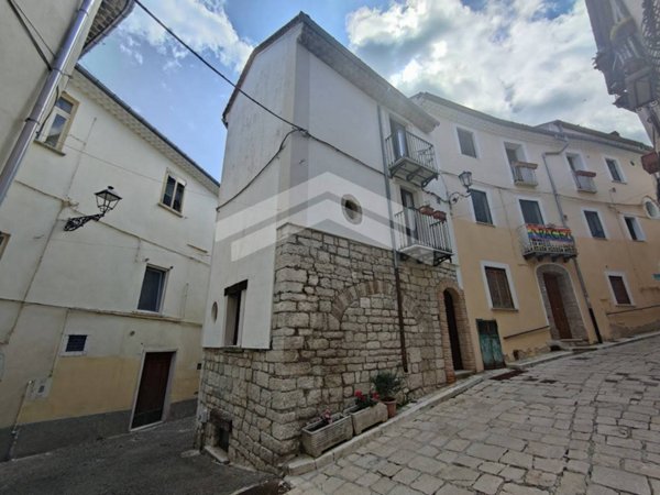 casa indipendente in vendita a Campobasso in zona Centro Città