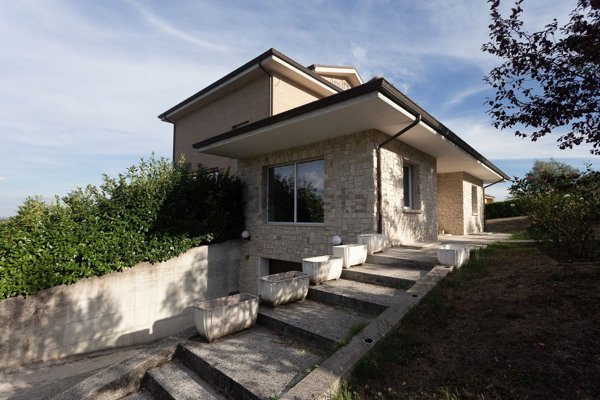 casa indipendente in vendita a Campobasso in zona Colle dell'Orso