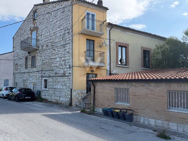 casa indipendente in vendita a Campobasso in zona Coste di Oratino