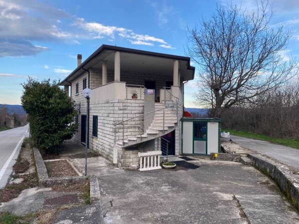 casa indipendente in vendita a Campochiaro