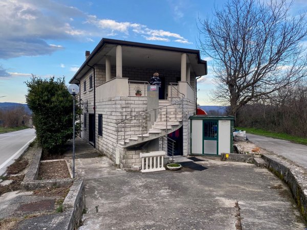 casa indipendente in vendita a Campochiaro