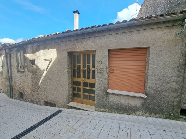 casa indipendente in vendita a Campochiaro
