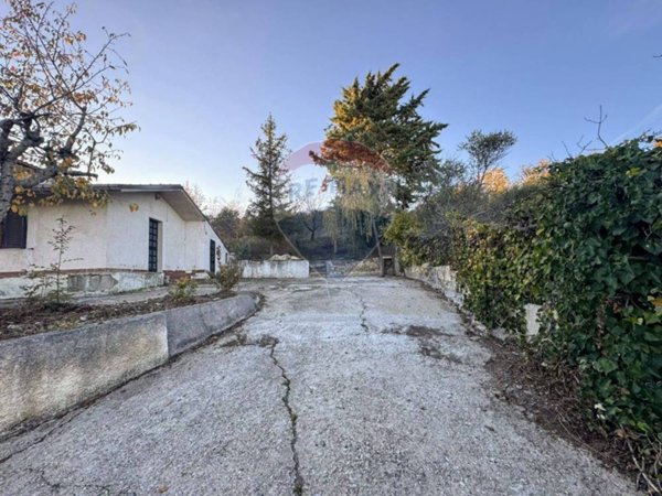 casa indipendente in vendita a Campochiaro