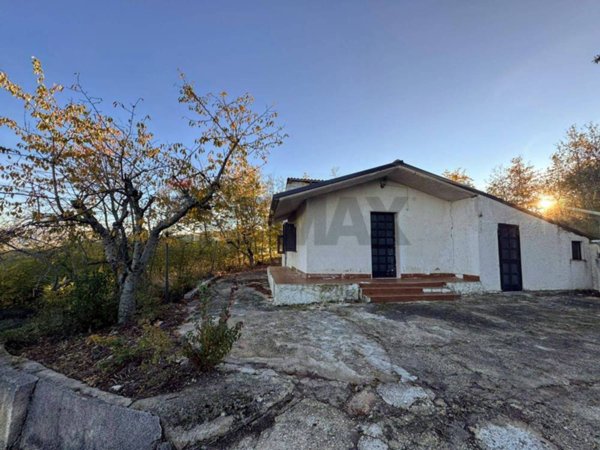 casa indipendente in vendita a Campochiaro