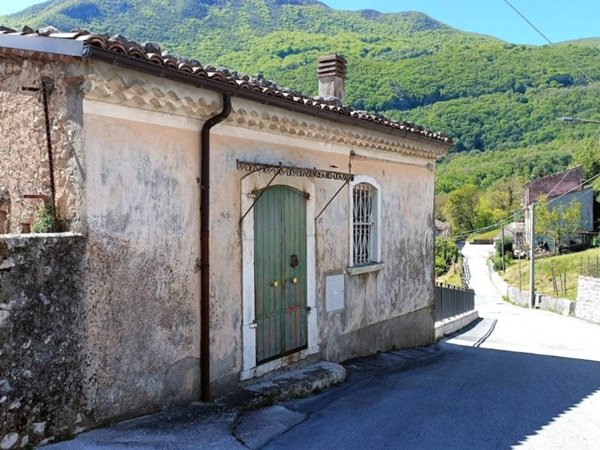 casa indipendente in vendita a Campochiaro