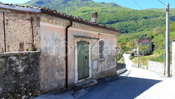 casa indipendente in vendita a Campochiaro
