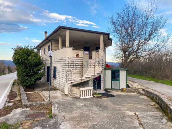 casa indipendente in vendita a Campochiaro