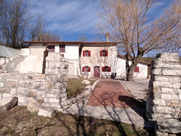 casa indipendente in vendita a Campolieto