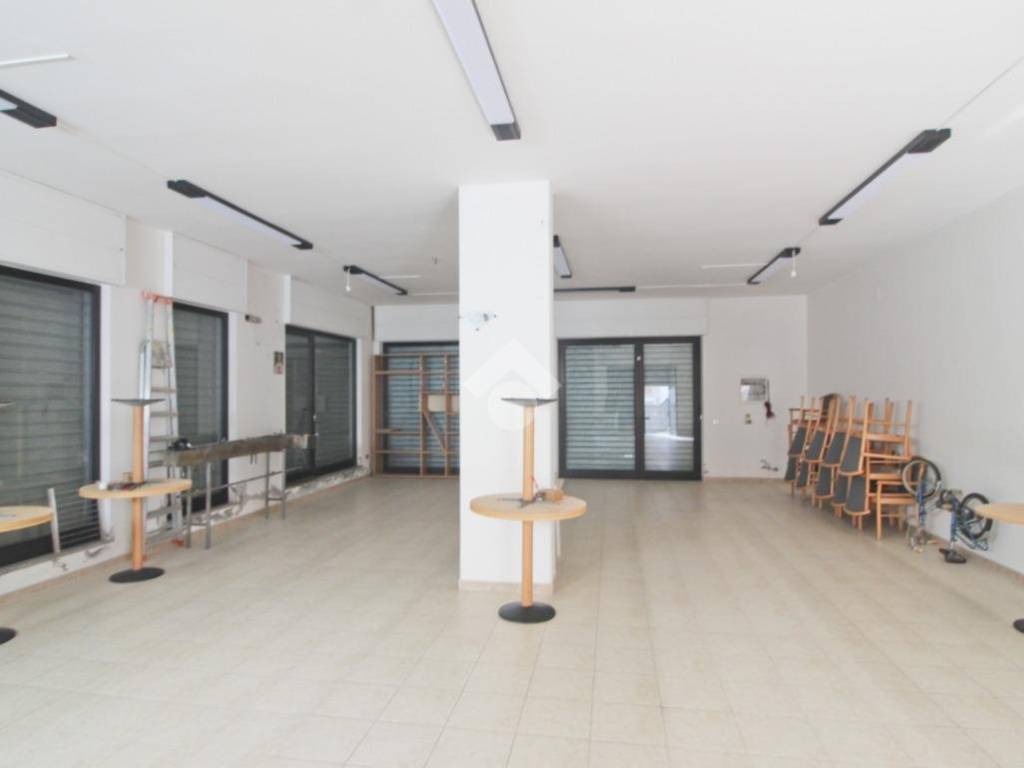 locale commerciale in vendita a Campomarino