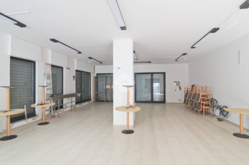 locale commerciale in vendita a Campomarino