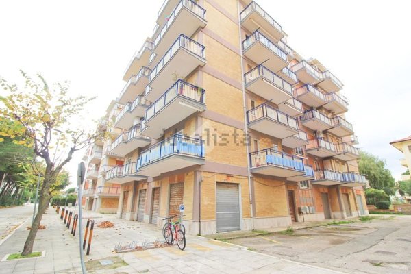 locale commerciale in vendita a Campomarino