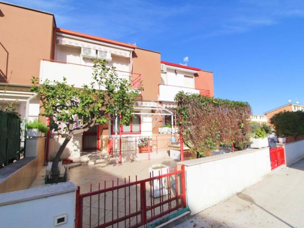 casa indipendente in vendita a Campomarino