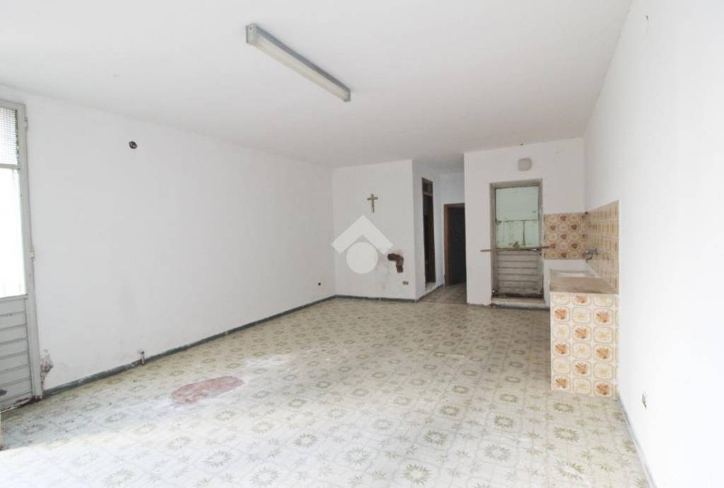 locale di sgombero in vendita a Campomarino