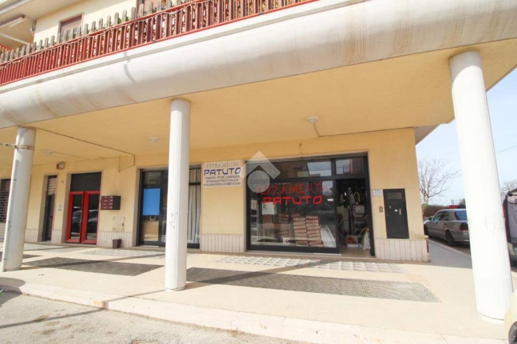 locale commerciale in vendita a Campomarino