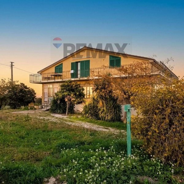 casa indipendente in vendita a Campomarino in zona Nuova Cliternia