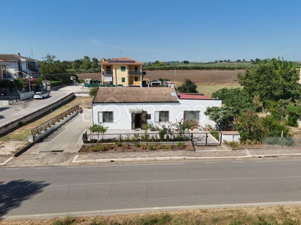 casa indipendente in vendita a Campomarino in zona Nuova Cliternia
