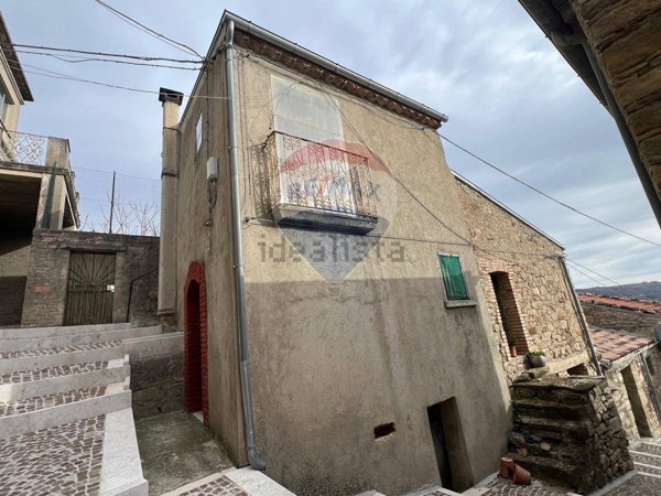casa indipendente in vendita a Casalciprano