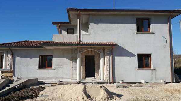 casa indipendente in vendita a Castropignano
