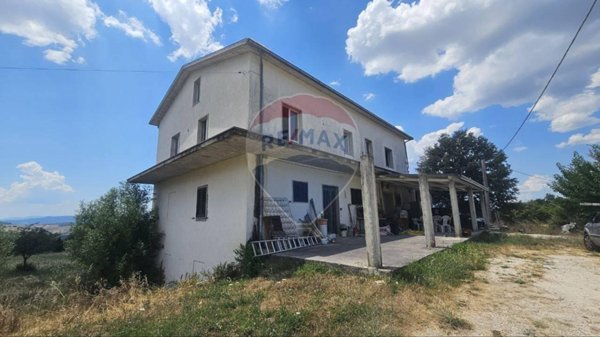 casa indipendente in vendita a Cercemaggiore