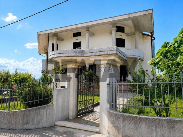 casa indipendente in vendita a Cercemaggiore