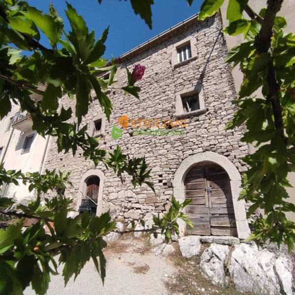 casa indipendente in vendita a Cercemaggiore