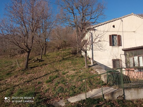 casa indipendente in vendita a Fossalto