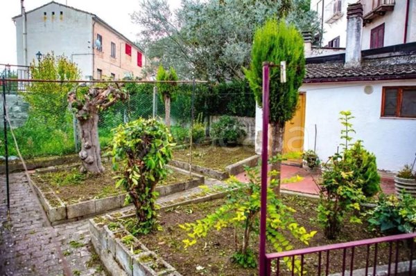 casa indipendente in vendita a Fossalto