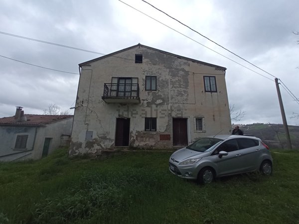 casa indipendente in vendita a Fossalto