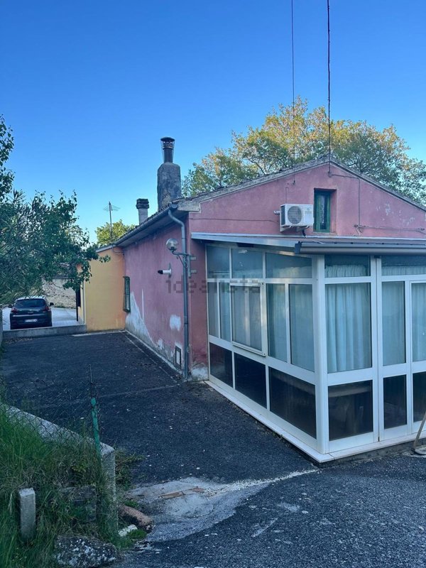 casa indipendente in vendita a Fossalto