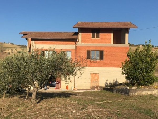 casa indipendente in vendita a Fossalto