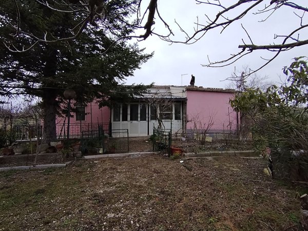 casa indipendente in vendita a Fossalto
