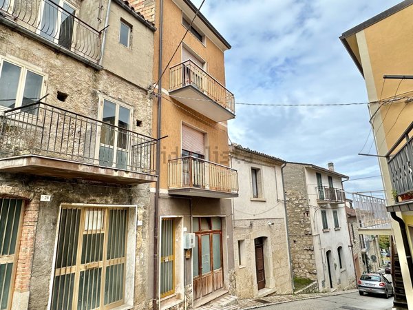 casa indipendente in vendita a Gambatesa