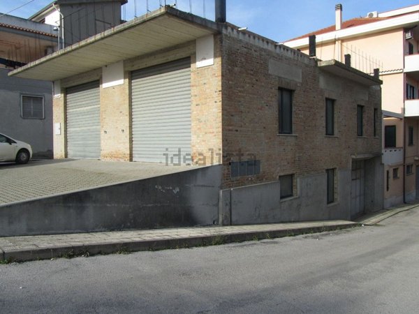 locale di sgombero in vendita a Guglionesi