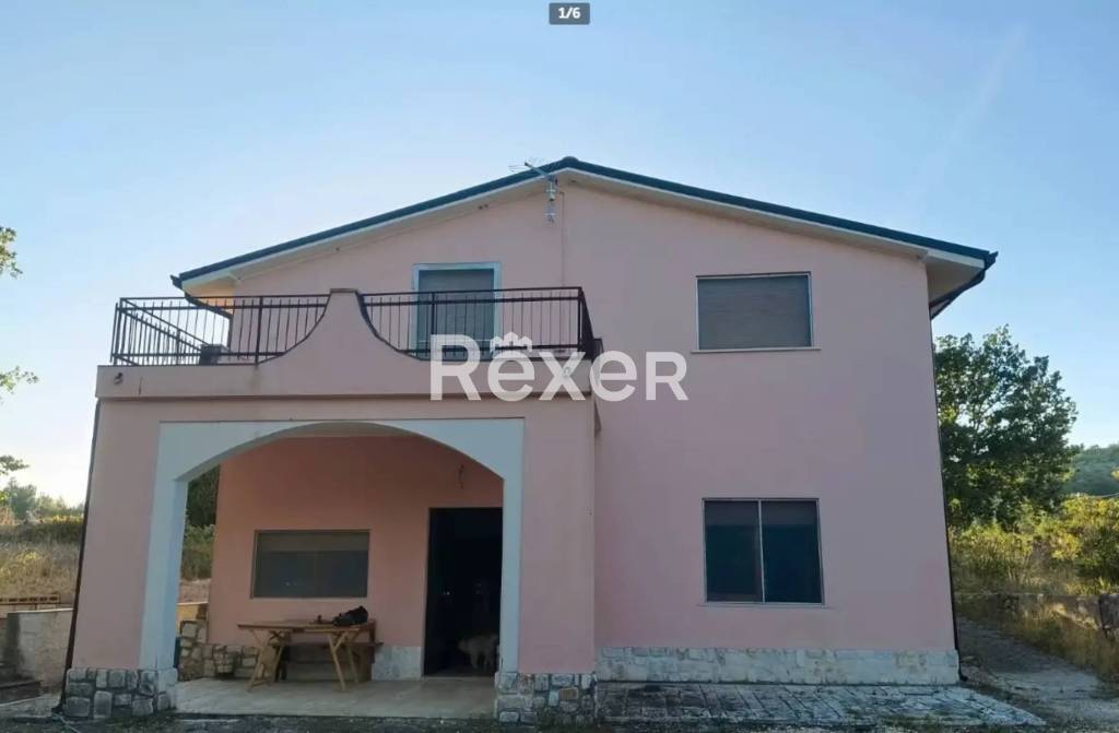 casa indipendente in vendita a Macchia Valfortore