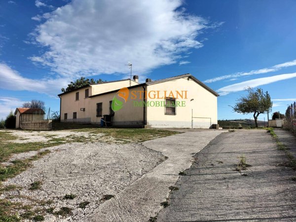casa indipendente in vendita a Matrice