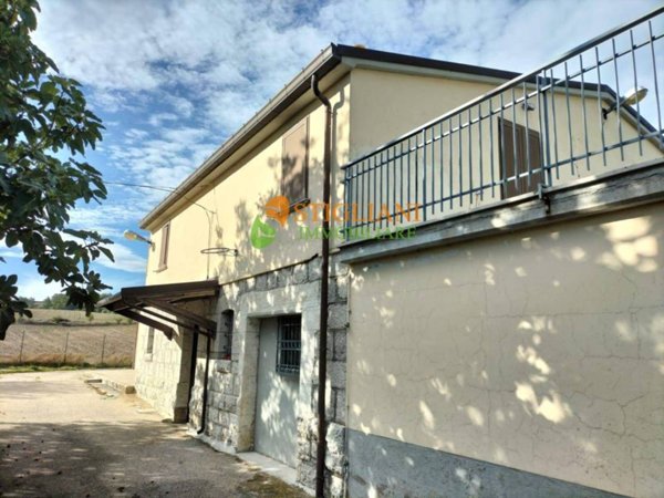 casa indipendente in vendita a Matrice