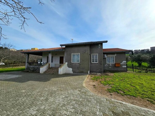 casa indipendente in vendita a Montecilfone