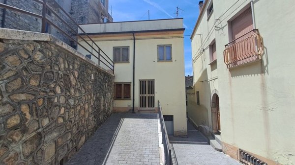 casa indipendente in vendita a Montefalcone nel Sannio