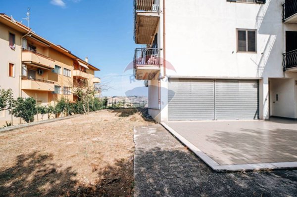 locale commerciale in vendita a Montenero di Bisaccia