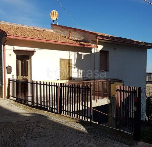 casa indipendente in vendita a Montenero di Bisaccia