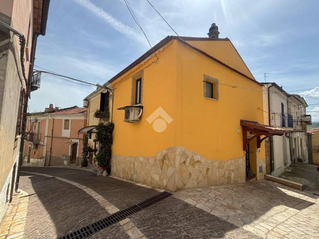 casa indipendente in vendita a Montenero di Bisaccia
