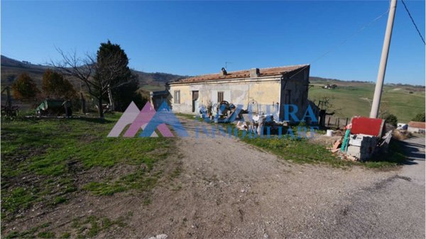 pentavano in vendita a Montenero di Bisaccia