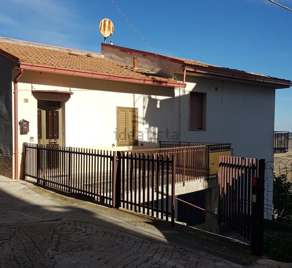 casa indipendente in vendita a Montenero di Bisaccia