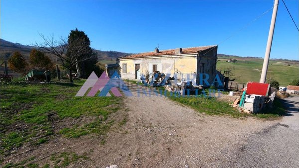 pentavano in vendita a Montenero di Bisaccia