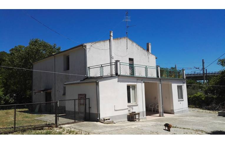 casa indipendente in vendita a Montenero di Bisaccia