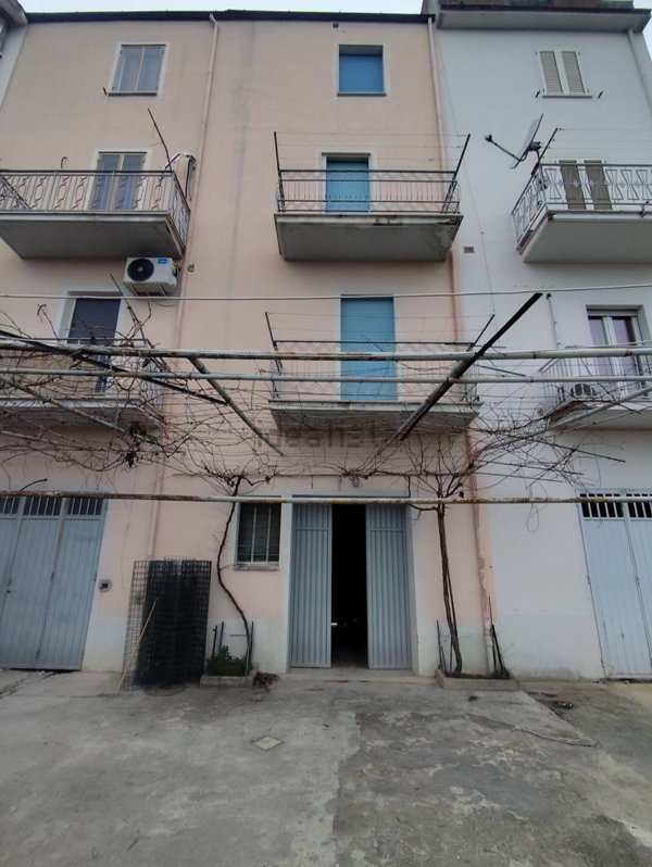 casa indipendente in vendita a Montenero di Bisaccia