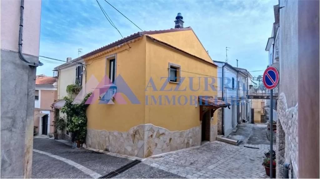 casa indipendente in vendita a Montenero di Bisaccia